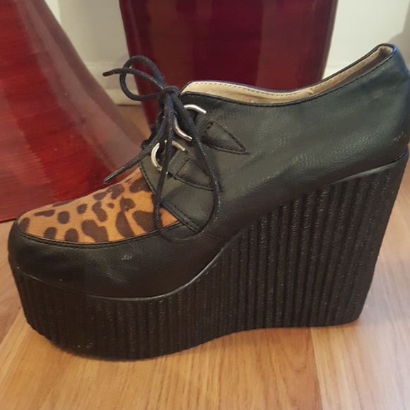Refresh wedge shoe black with animal print. - Picture 7 of 8